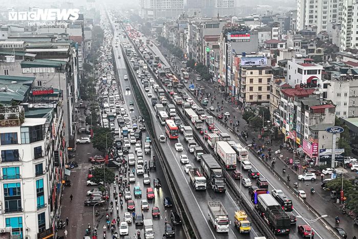 Tuyến đường huyết mạch Hà Nội tắc dài 3km trong ngày làm việc cuối cùng của năm-3