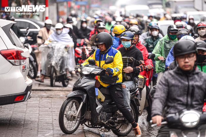 Tuyến đường huyết mạch Hà Nội tắc dài 3km trong ngày làm việc cuối cùng của năm-15