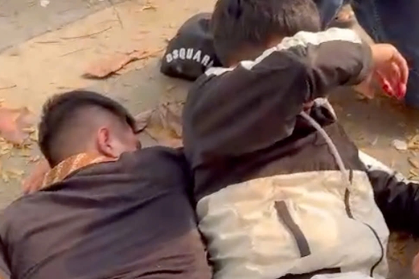 Xem clip như phim hành động vụ cảnh sát tóm băng nhóm bắt cóc phụ nữ trên phố-5