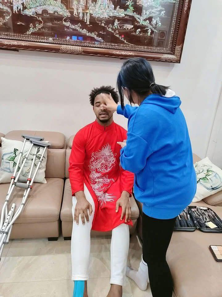 Xuân Son mặc áo dài, Đình Triệu trông nồi bánh chưng ngày Tết-1