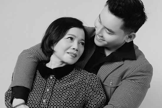'Bữa cơm tất niên năm nay chỉ còn 3 người đàn ông lặng lẽ bên nhau, thiếu mẹ...'