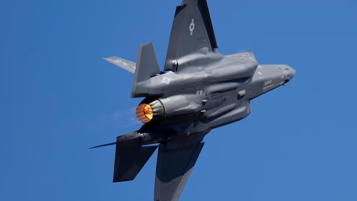 Phi công F-35 Mỹ thoát nạn trong gang tấc khi máy bay rơi-1