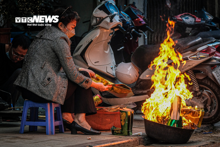 Tết Ất Tỵ 2025 cúng hóa vàng vào ngày nào?-1