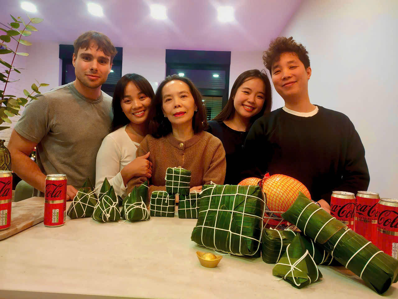 Chàng rể Tây bất ngờ với tục xông đất, ao ước trải nghiệm Tết xưa-2