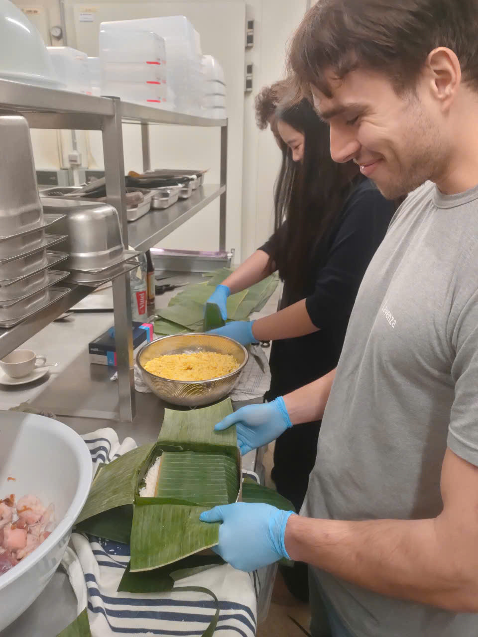 Chàng rể Tây bất ngờ với tục xông đất, ao ước trải nghiệm Tết xưa-1