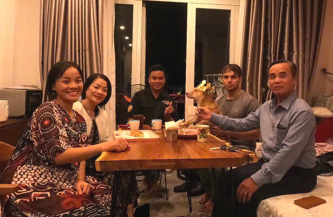 Chàng rể Tây bất ngờ với tục xông đất, ao ước trải nghiệm Tết xưa-4