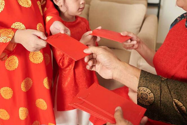 Được hỏi: Về nhà bà nội ăn Tết có vui không? Đứa trẻ trả lời 1 câu khiến mẹ chồng con dâu 3 ngày không nhìn mặt nhau-2