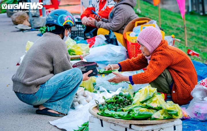 Mở hàng đầu năm Ất Tỵ 2025 ngày nào, giờ nào đẹp?-1