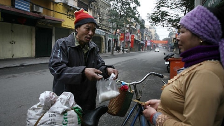 Tại sao đầu năm mua muối, cuối năm mua vôi mà không phải ngược lại?-1