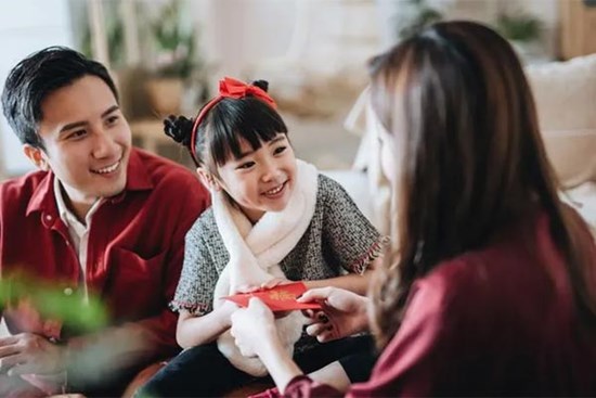 Cùng đưa con đi chơi dịp Tết, tôi muốn 'cưa' lại vợ cũ