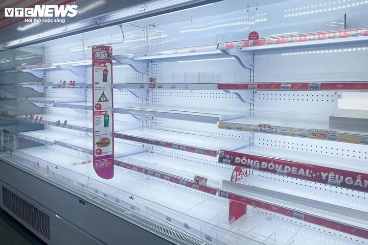 Siêu thị lại đầy ắp hàng hóa sau kỳ nghỉ Tết Nguyên đán Ất Tỵ-22