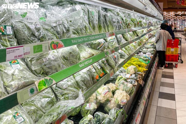 Siêu thị lại đầy ắp hàng hóa sau kỳ nghỉ Tết Nguyên đán Ất Tỵ-10