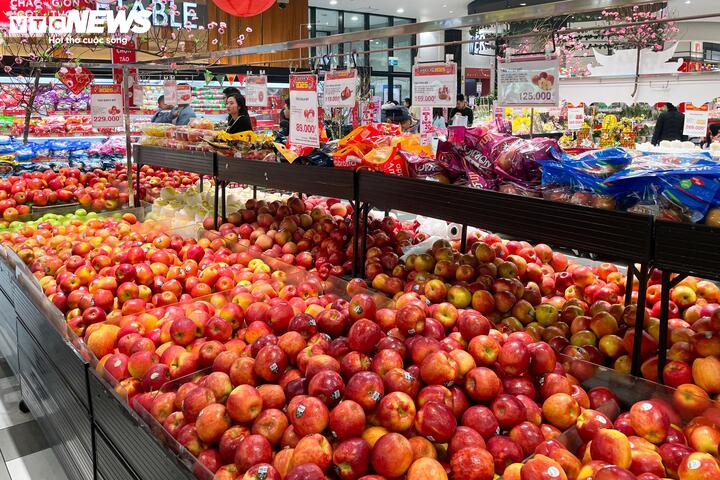 Siêu thị lại đầy ắp hàng hóa sau kỳ nghỉ Tết Nguyên đán Ất Tỵ-12