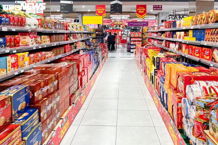 Siêu thị lại đầy ắp hàng hóa sau kỳ nghỉ Tết Nguyên đán Ất Tỵ-16