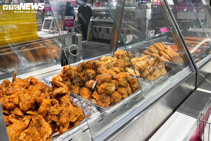 Siêu thị lại đầy ắp hàng hóa sau kỳ nghỉ Tết Nguyên đán Ất Tỵ-19