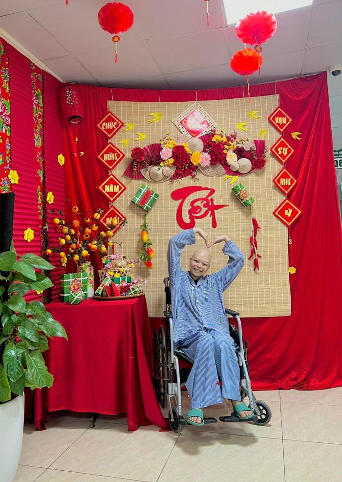 Cô gái mắc bệnh hiểm nghèo làm điều khiến nhiều người mới nhìn đã rơi nước mắt-10