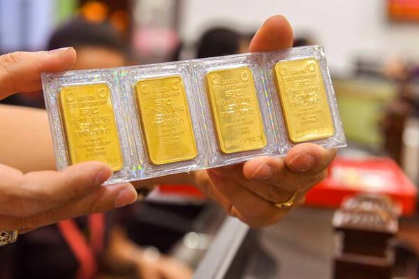 Khách kéo đến quá đông, cửa hàng cháy phiếu mua vàng trước ngày vía thần Tài-4