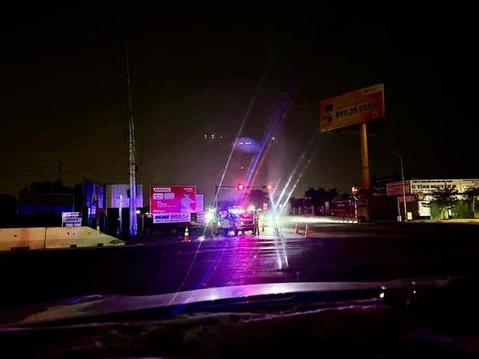 Kinh hãi hình ảnh ô tô 7 chỗ bị 2 xe khách kẹp bẹp dúm trên cao tốc Phan Thiết - Dầu Giây-3