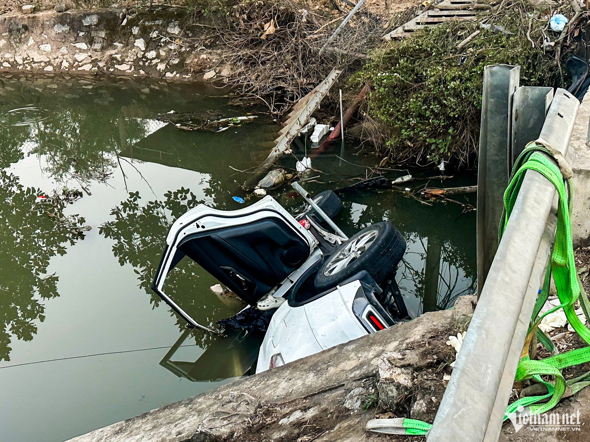 Vụ tai nạn ô tô 7 người tử vong ở Nam Định: Bé gái sống sót tiến triển khả quan-1