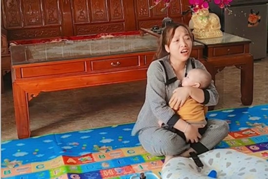 Mẹ 'bỉm sữa' Hưng Yên vừa chăm con vừa hát hay như ca sĩ, sự thật gây bất ngờ