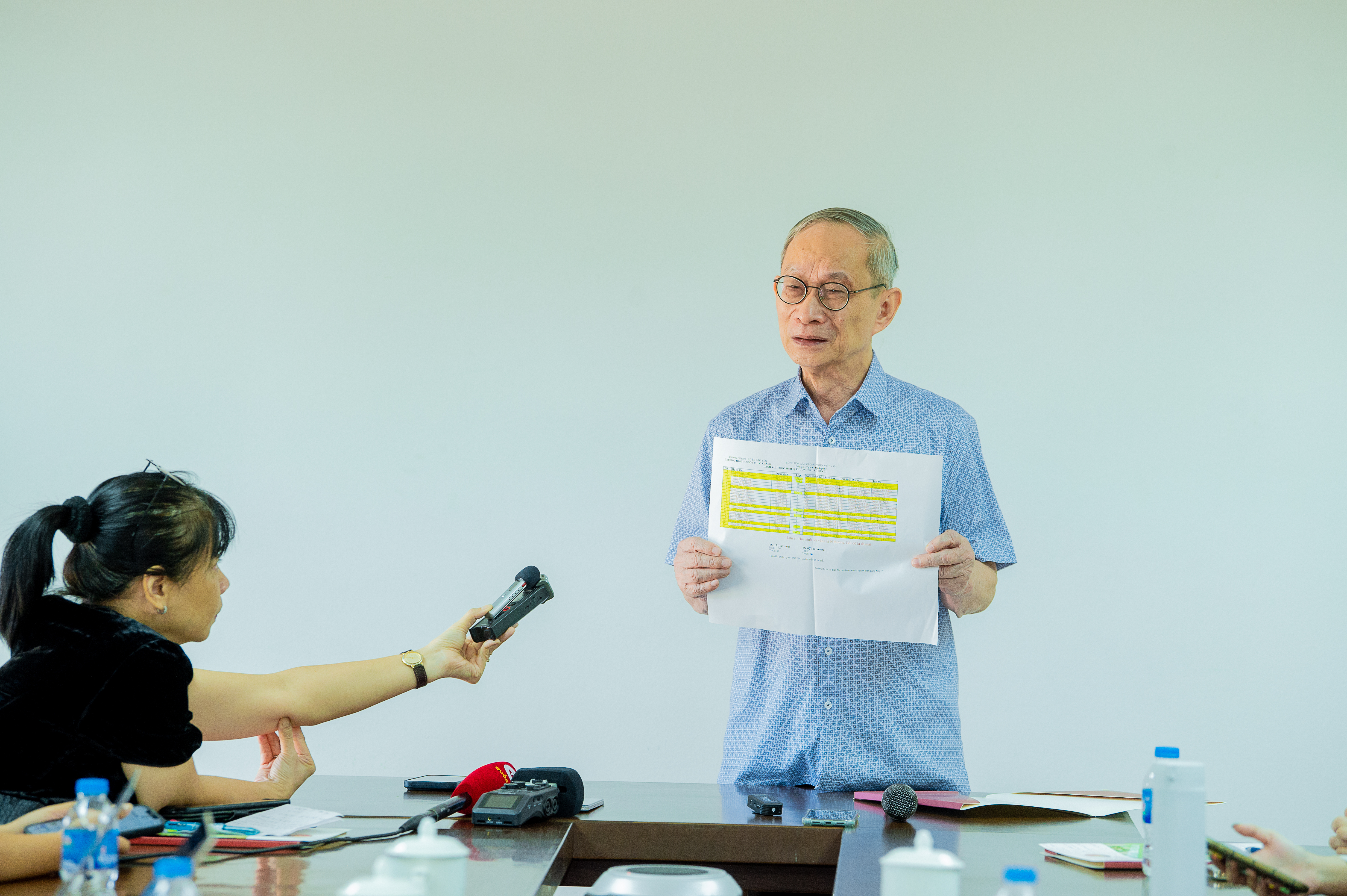 Chuyện về ông giáo già nhận nuôi trẻ mồ côi Làng Nủ-1