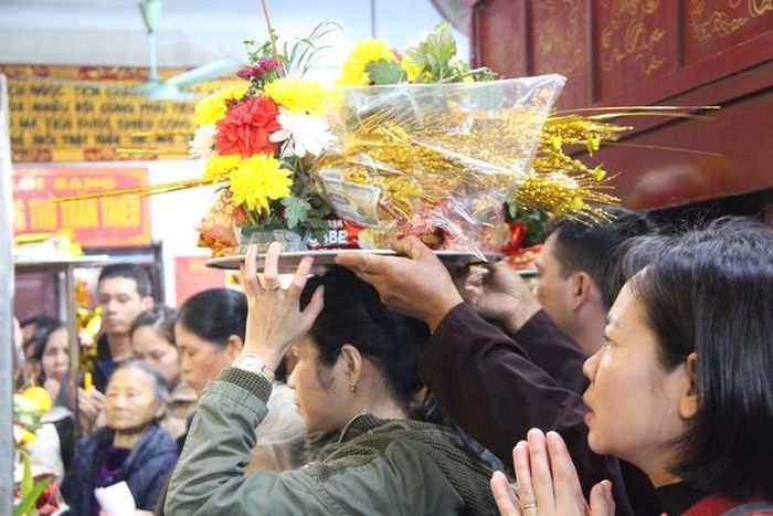 Người dân nườm nượp đến cầu an đầu năm ở Phủ Dầy, Nam Định-8