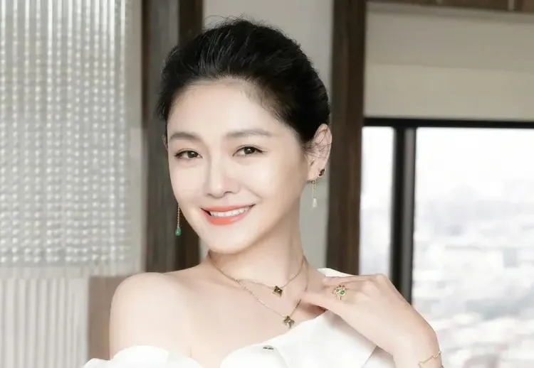 Từ Hy Viên đột ngột qua đời ở tuổi 49, được hỏa táng ở Nhật Bản vào hôm nay-1