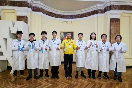 Nam sinh lớp 10 giành huy chương vàng Olympic Dự án Hóa học quốc tế 2025