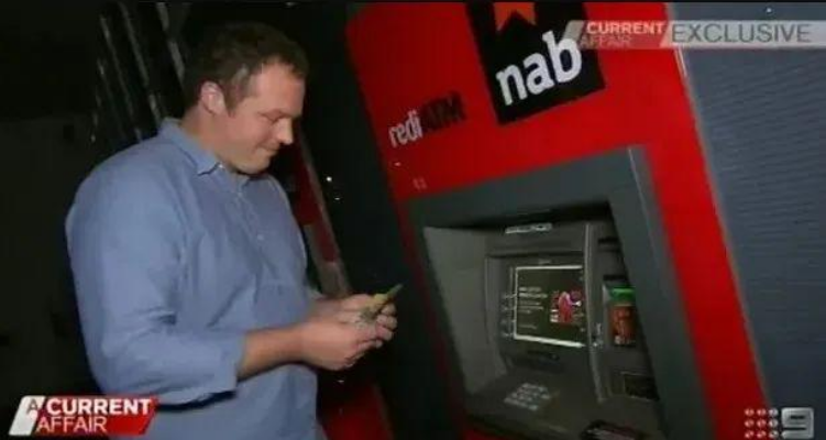 Người đàn ông lương 10 triệu đồng nhưng đi chơi bằng máy bay phản lực: 4 năm sau ra đầu thú, tiết lộ chiêu thức chiếm đoạt hơn 24 tỷ đồng-3