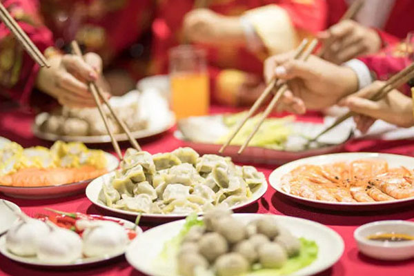 Mừng thọ bố xong, con trai đưa yêu cầu khiến cả nhà sững sờ-2