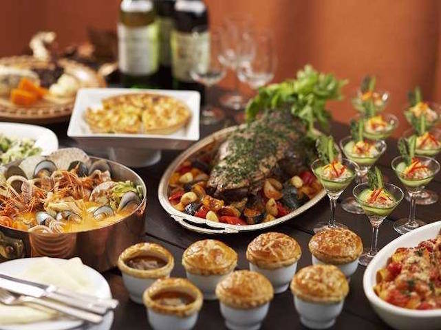 Cô lao công lên thành phố mời cả dãy trọ đi ăn tiệc buffet gần 2 triệu/người rồi xin nghỉ việc luôn: Chuyện xảy ra trong 6 ngày Tết khiến tất cả xôn xao-2