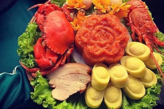 Tôm hùm, cua biển lên mâm cúng vía thần Tài, rẻ nhất vài trăm nghìn đồng/mâm
