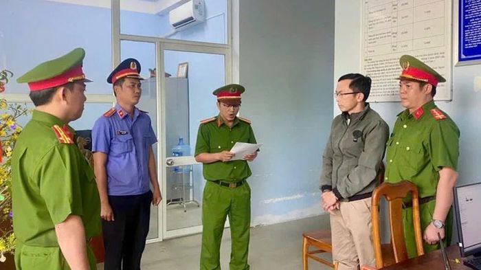 Vụ thầy giáo xâm hại nữ sinh lớp 10 ở Bình Thuận: Nữ sinh tiết lộ sốc-1