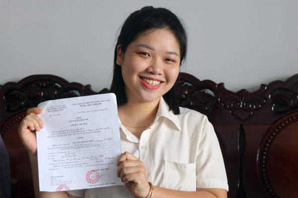 Nữ thạc sĩ Cambridge xin vào sở thú dọn phân, trông coi động vật gây tranh cãi-4