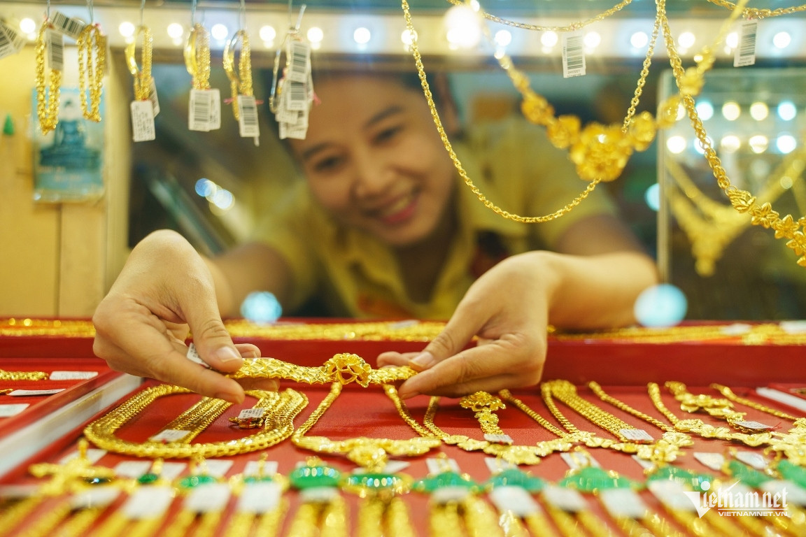 Có nên mua vàng ngày vía Thần Tài, chọn SJC, vàng nhẫn hay loại nào?-1