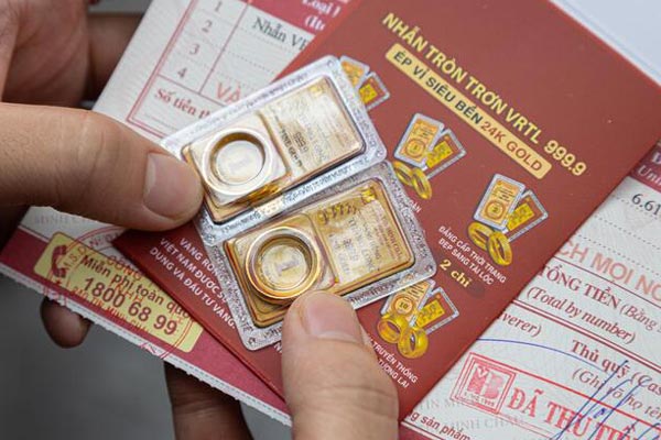 Bị chê dở vì mua vàng ngày Thần Tài, 10 năm sau cô gái khiến tất cả ngỡ ngàng-2