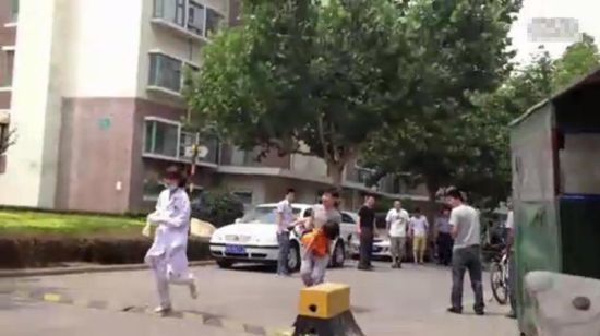 Đâm vào bé gái, nữ tài xế có hành vi phản cảm gây chậm trễ công tác cứu hộ khiến ai nấy đều phẫn nộ-2