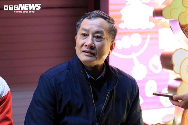 Đội mưa đi mua vàng ngày vía thần Tài từ 3h sáng ở Hà Nội-7