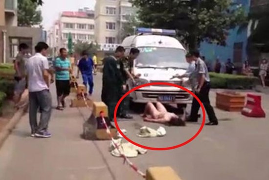 Đâm vào bé gái, nữ tài xế có hành vi phản cảm gây chậm trễ công tác cứu hộ khiến ai nấy đều phẫn nộ