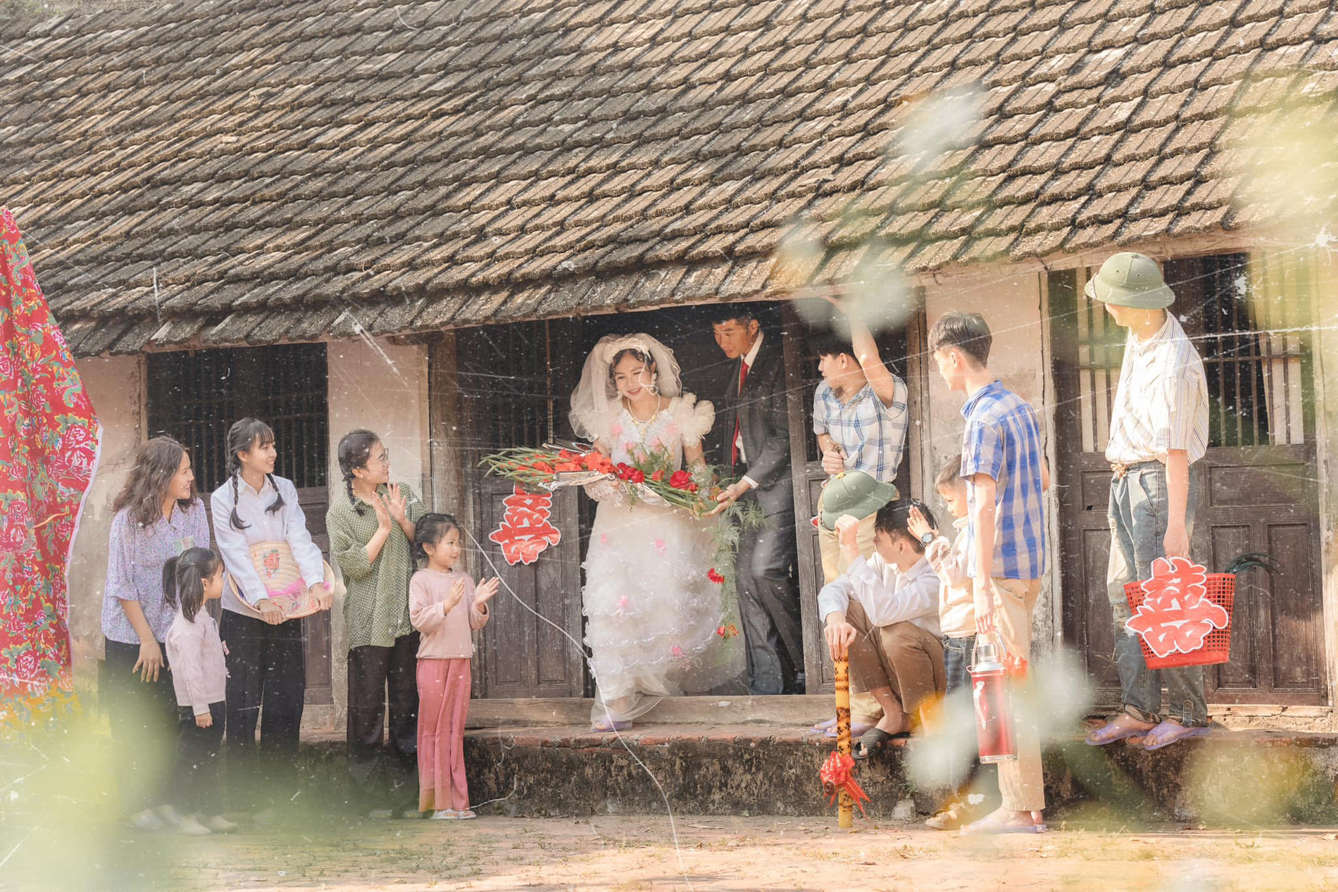 Bộ ảnh cưới thập niên 90 của cô giáo dạy văn được dân mạng khen nức nở-2