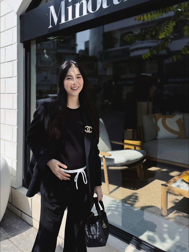 Mai Ngọc lần đầu để lộ cận vòng 2 lớn rõ khi mang thai ở tuổi 35, 1 điểm không giống các mẹ bỉm khác-3