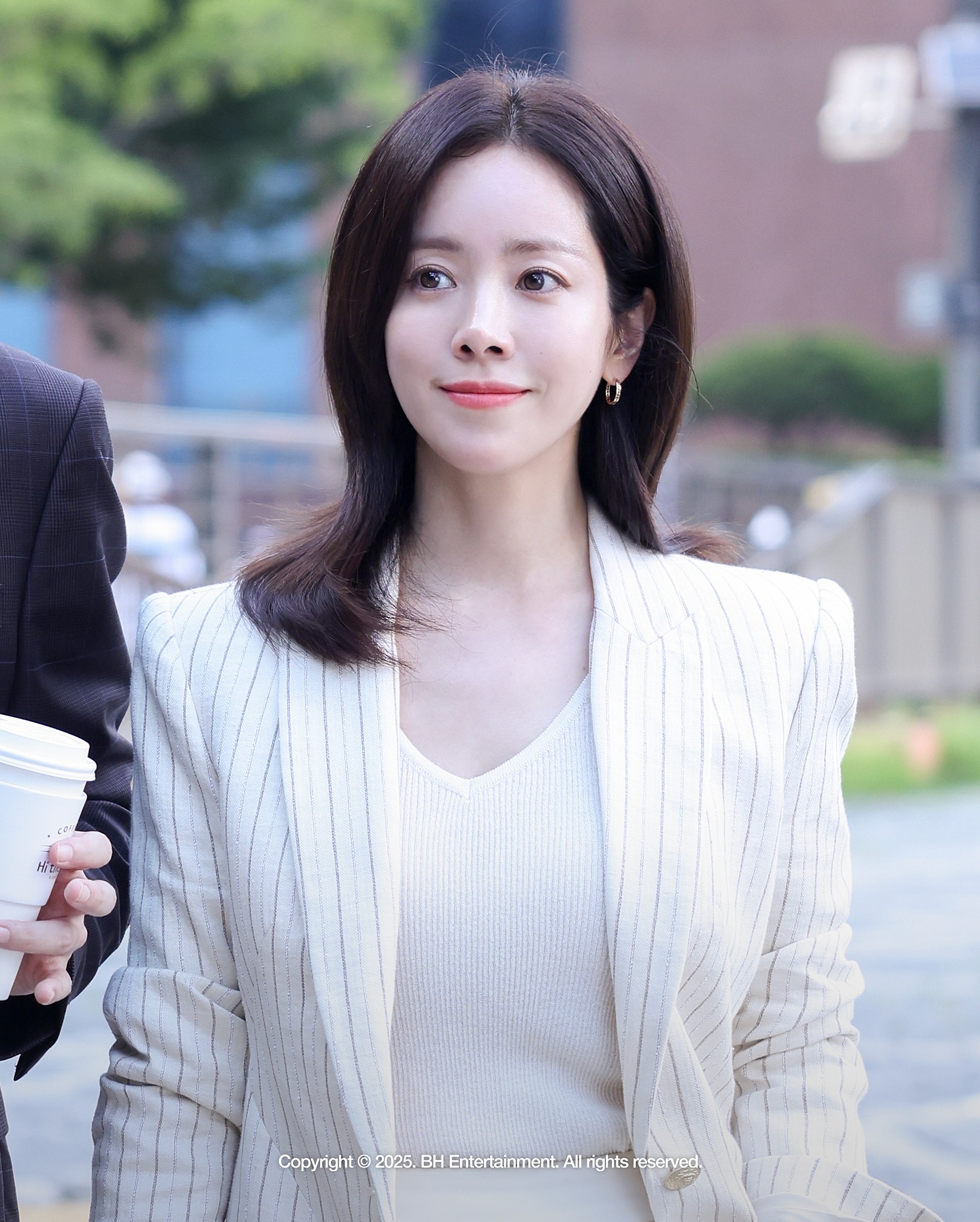 5 kiểu tóc ngắn thanh lịch dành cho phụ nữ U40-9