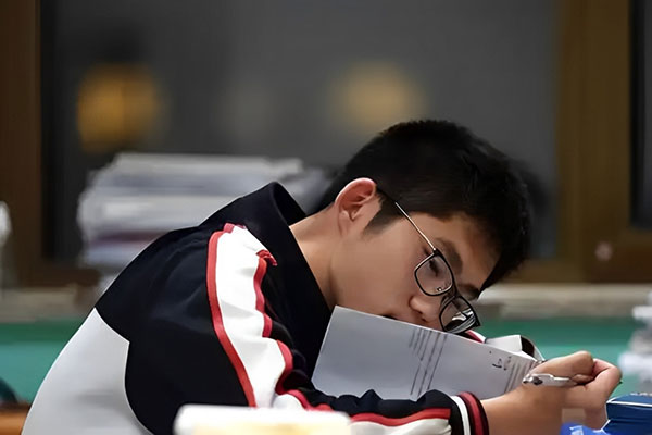 Điểm xét tuyển SAT vào các đại học top đầu 2025-2