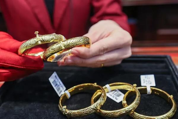 Nợ chồng chất nhưng vợ cứ lướt tiktok là đặt hàng online-2