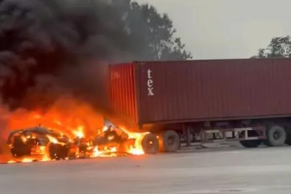 Cháy chùa Vẽ ở Bắc Giang trong đêm, nhiều cổ vật bị thiêu rụi-3