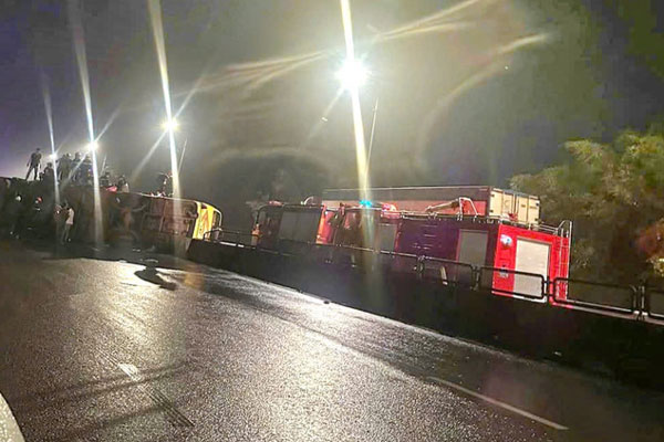 Nhân chứng kể khoảnh khắc xe khách lật khiến 29 người thương vong tại Phú Yên-4