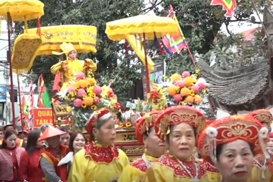 Trai làng rước kiệu vua, 'chúa bay' ở Hà Nội