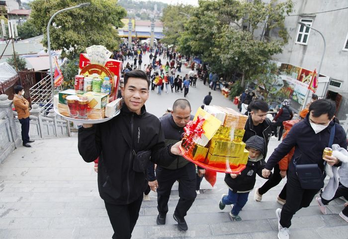 Lễ hội đền Bà Chúa Kho: Chen chân xin lộc-1