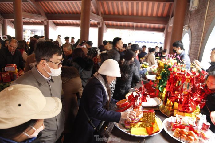 Lễ hội đền Bà Chúa Kho: Chen chân xin lộc-2