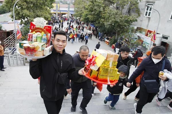 Khai ấn Đền Trần: Đông kín người chờ xin ấn lộc từ giữa đêm-18